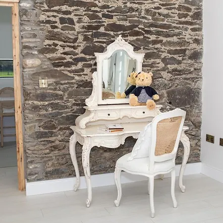Lil's Cottage, Holiday home *