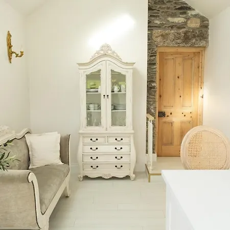Lil's Cottage, *